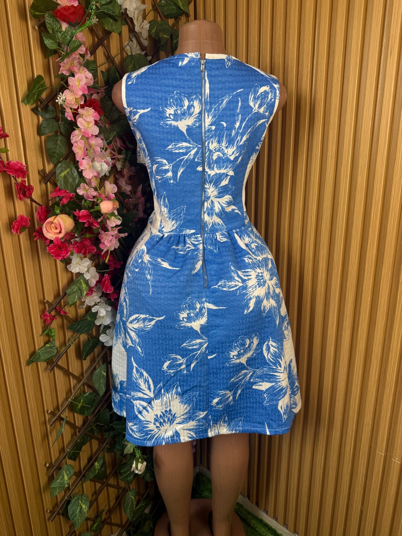Robe droite sans manches décolletée-M - Perluna Store