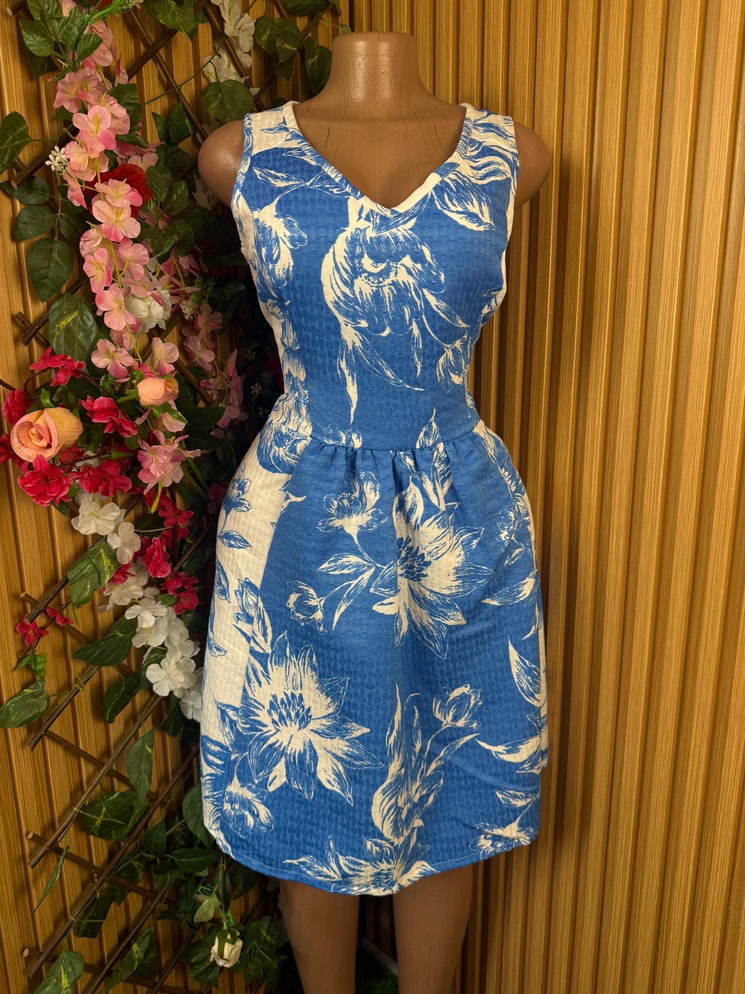Robe droite sans manches décolletée-M - Perluna Store