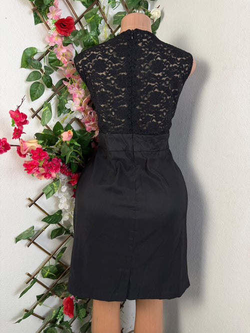 Robe droite sans manches décolletée - Perluna Store