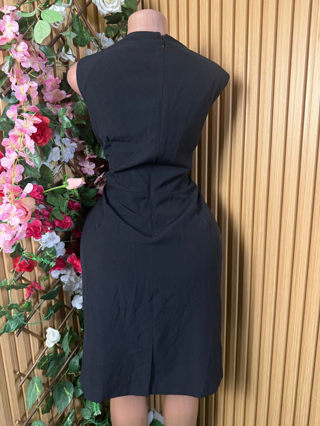 Robe droite sans manches décolletée - Perluna Store