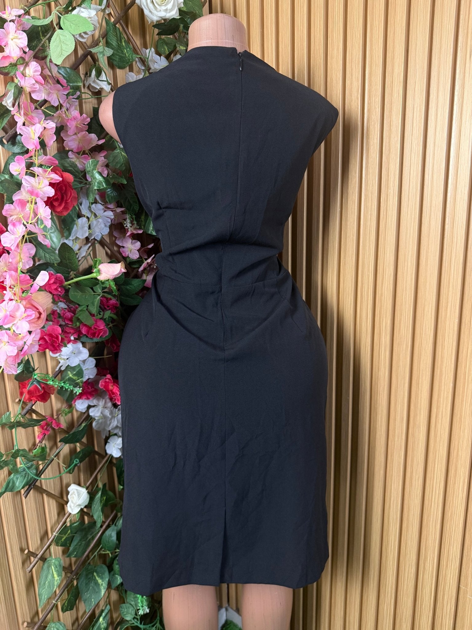 Robe droite sans manches décolletée - Perluna Store