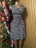 Robe droite sans manches décolletée - Perluna Store