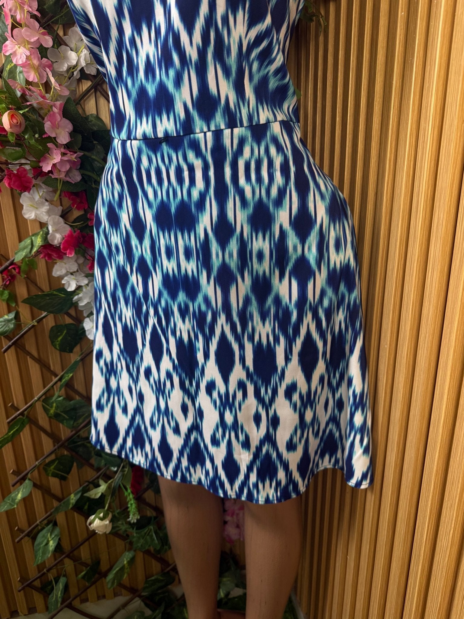 Robe droite sans manches décolletée - Perluna Store