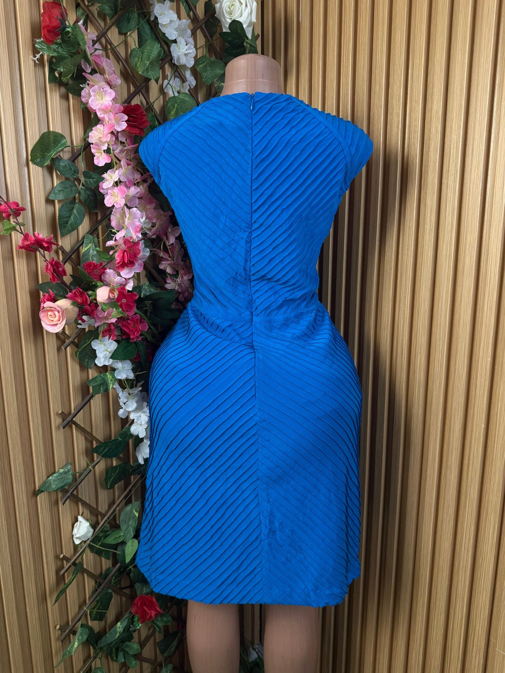 Robe droite sans manches drapée - Perluna Store