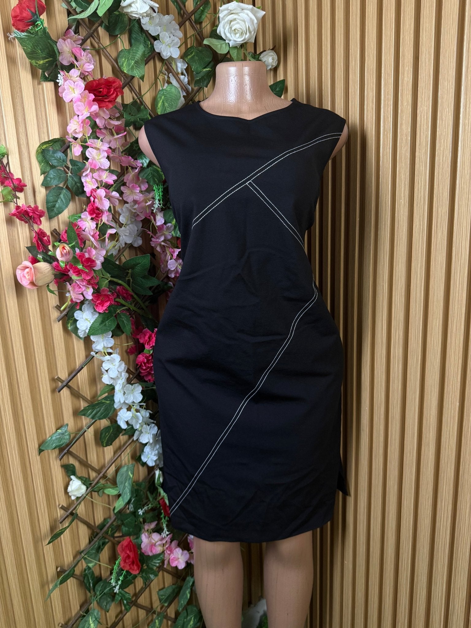 Robe droite sans manches drapée - Perluna Store