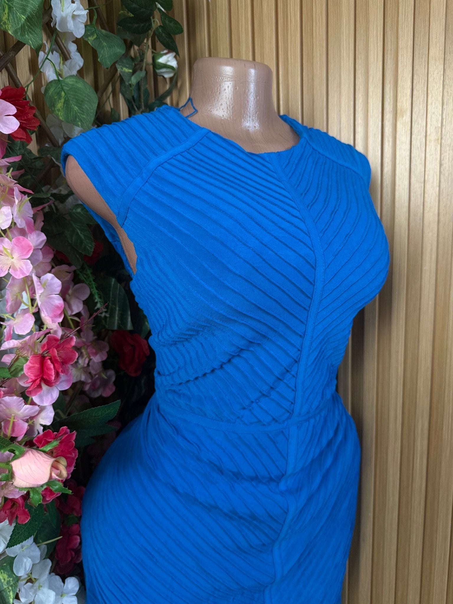 Robe droite sans manches drapée - Perluna Store