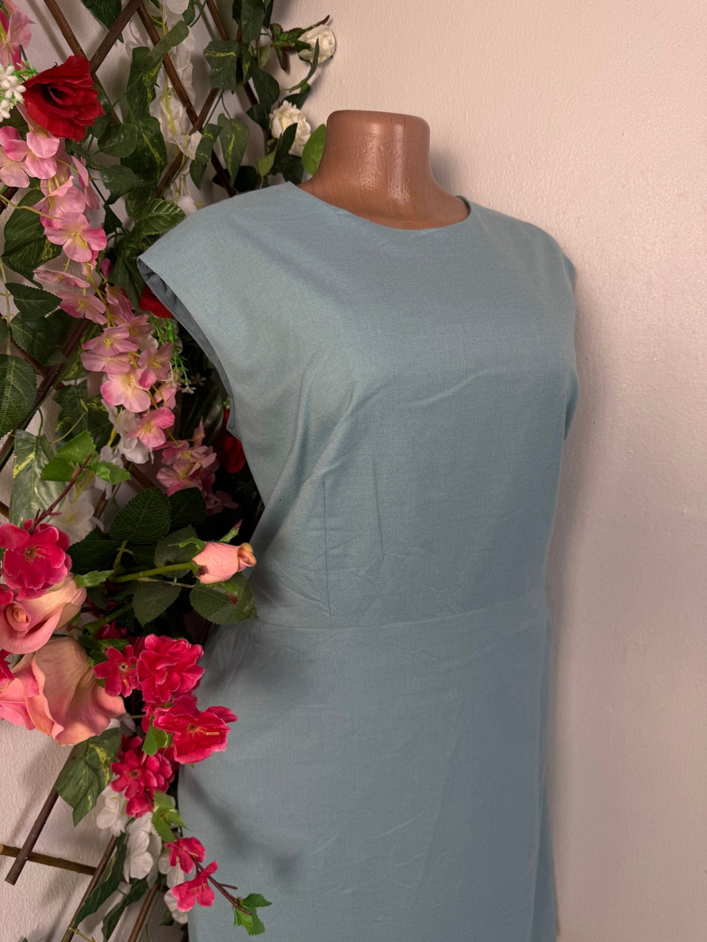 Robe droite sans manches  - Perluna Store - kinshasa