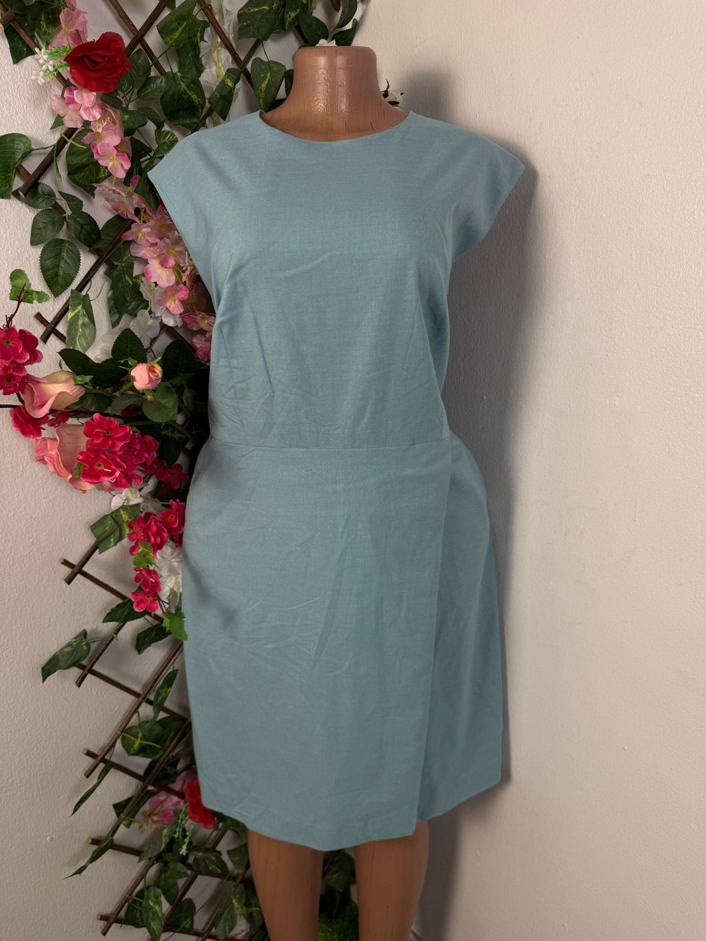 Robe droite sans manches  - Perluna Store - kinshasa