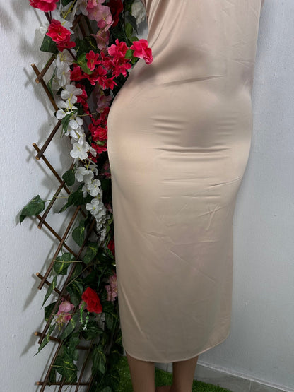 Robe droite satiné à bretelle fine très confortable - Perluna Store - kinshasa