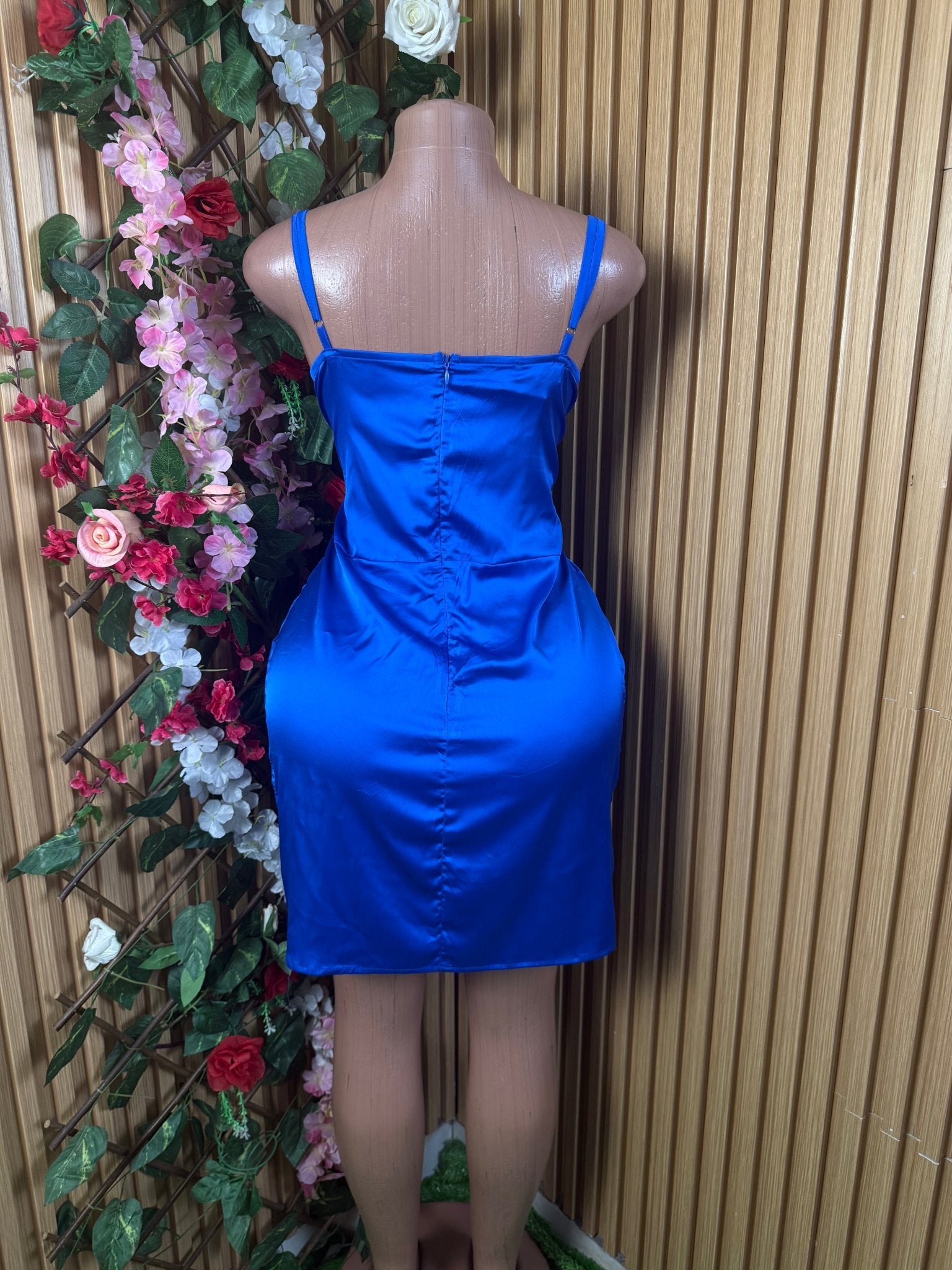 Robe droite slim à fines bretelles - Perluna Store
