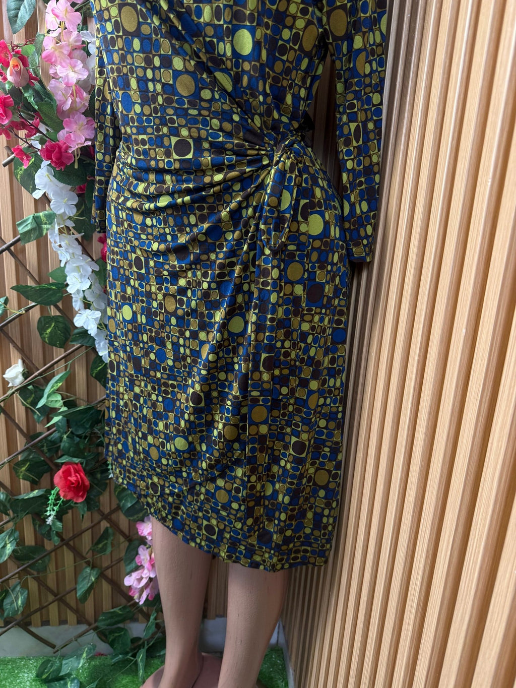 Robe droite slim manches longues à col V - Perluna Store