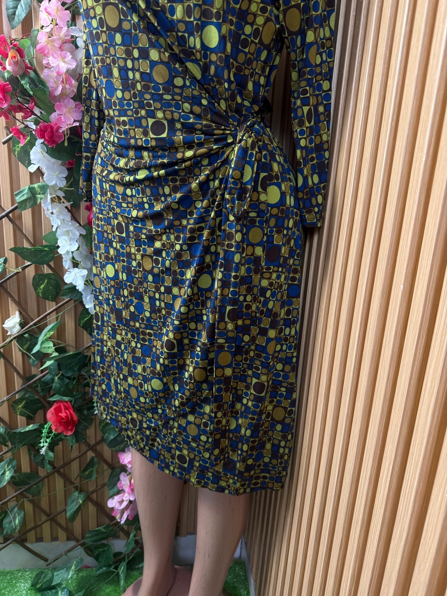 Robe droite slim manches longues à col V - Perluna Store