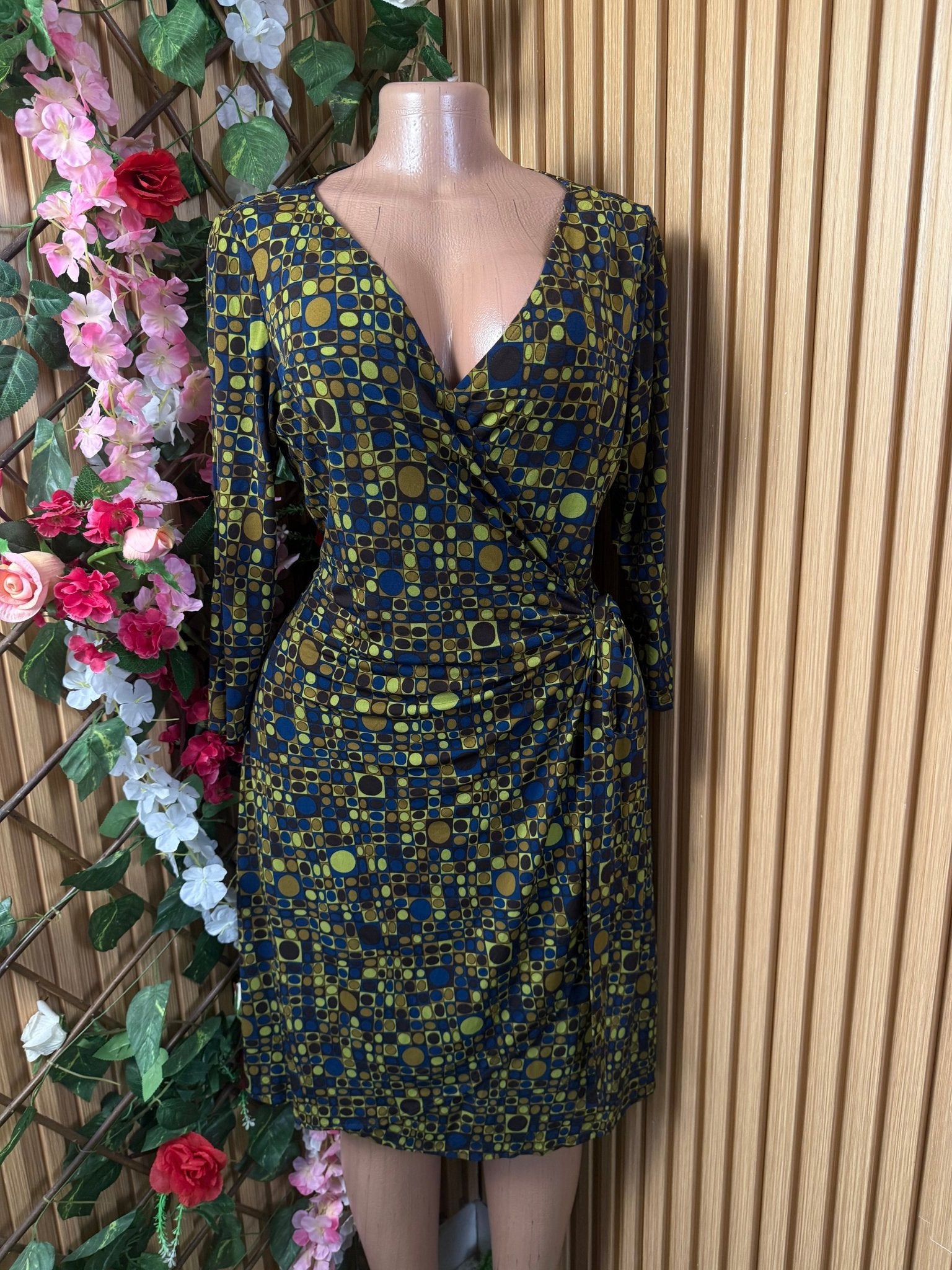 Robe droite slim manches longues à col V - Perluna Store