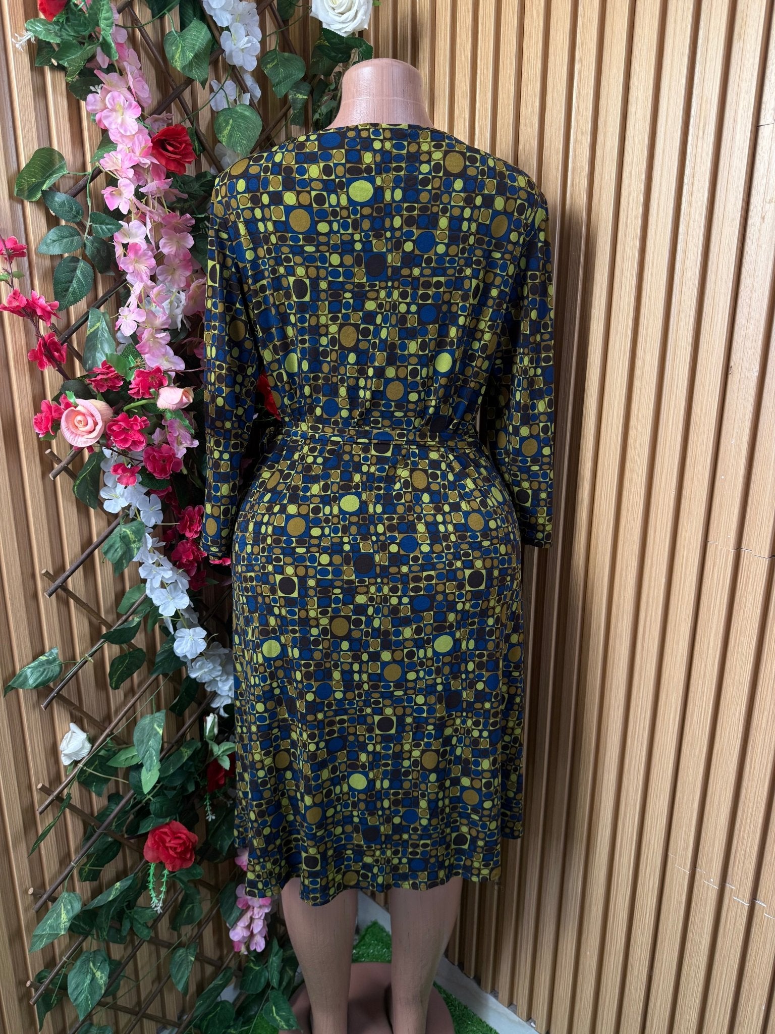 Robe droite slim manches longues à col V - Perluna Store
