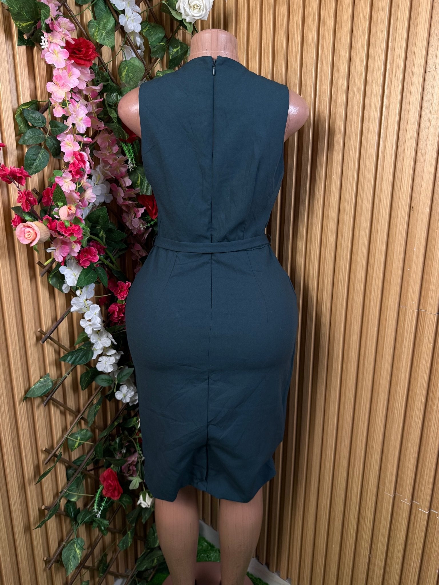 Robe droite slim sans manches ceintrée - Perluna Store