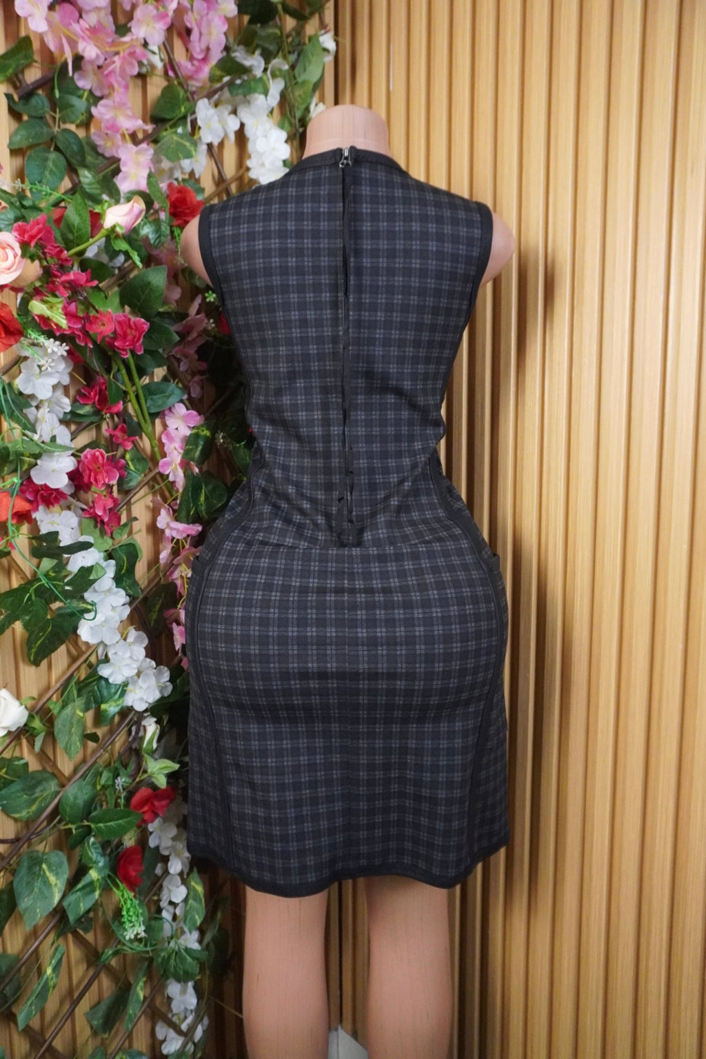 Robe droite slim sans manches décolletée - Perluna Store