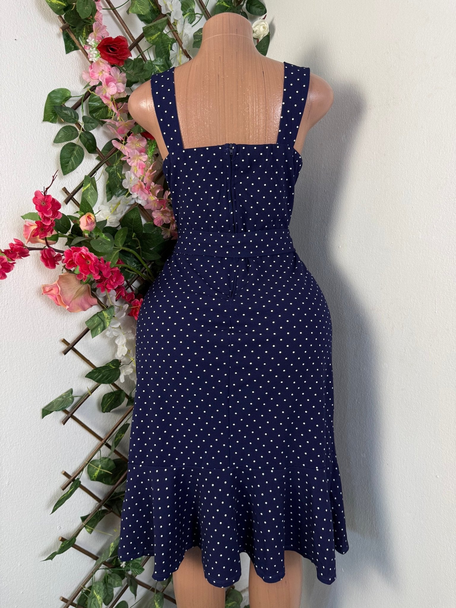 Robe élégante à fine bretelles col carré - Perluna Store