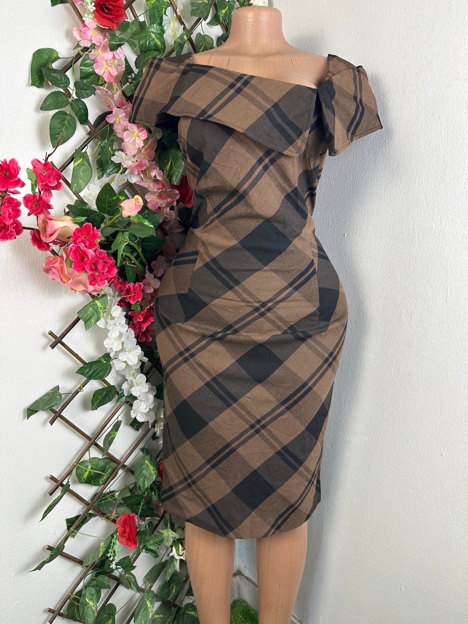 Robe élégante denudée manches courtes - Perluna Store - kinshasa