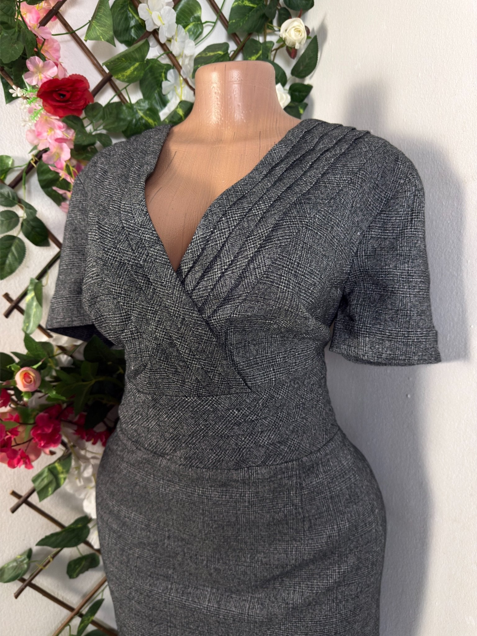 Robe élégante droité manches courtes à col V - Perluna Store