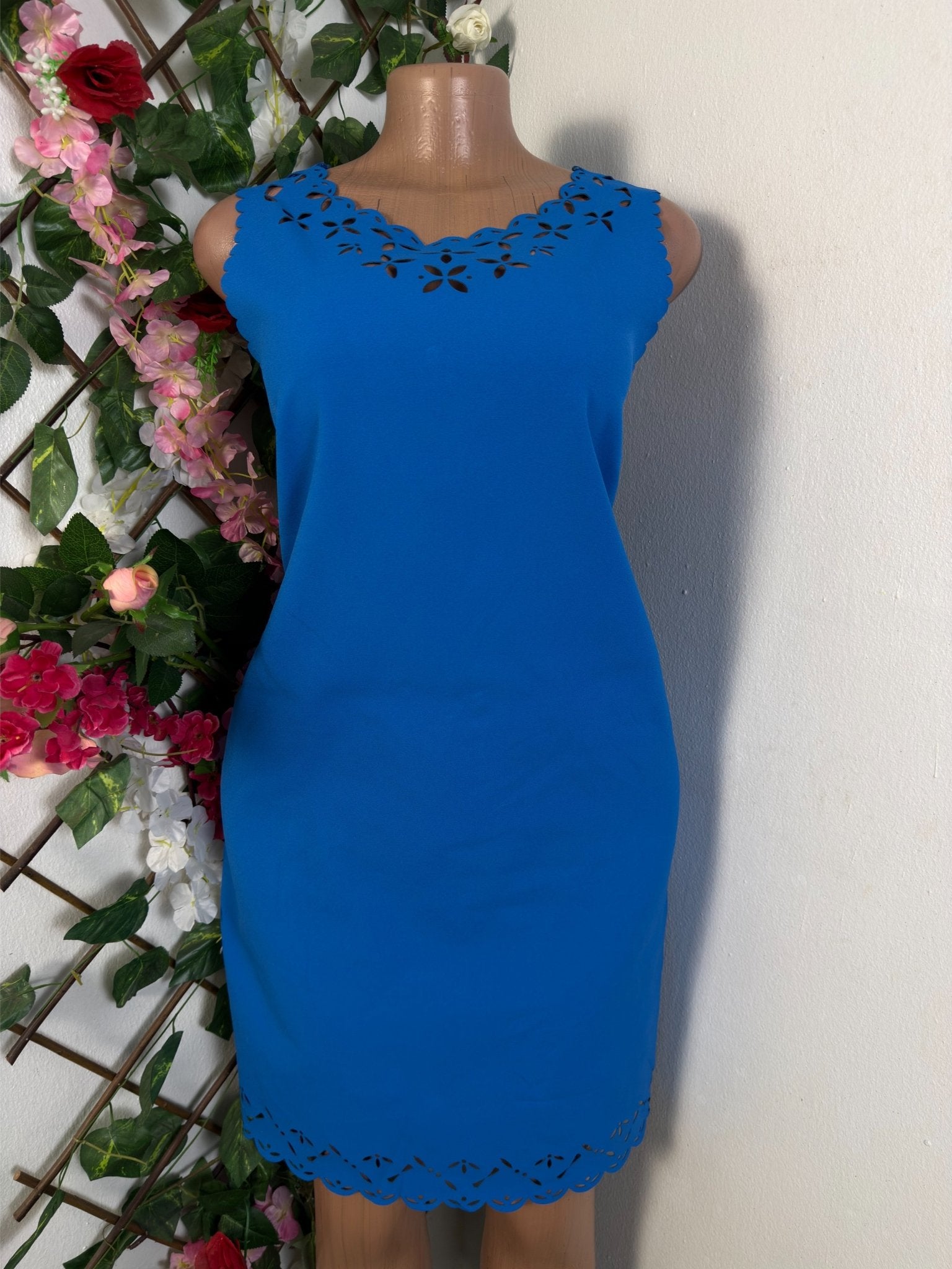 Robe élégante droite sans anches décollectée - Perluna Store