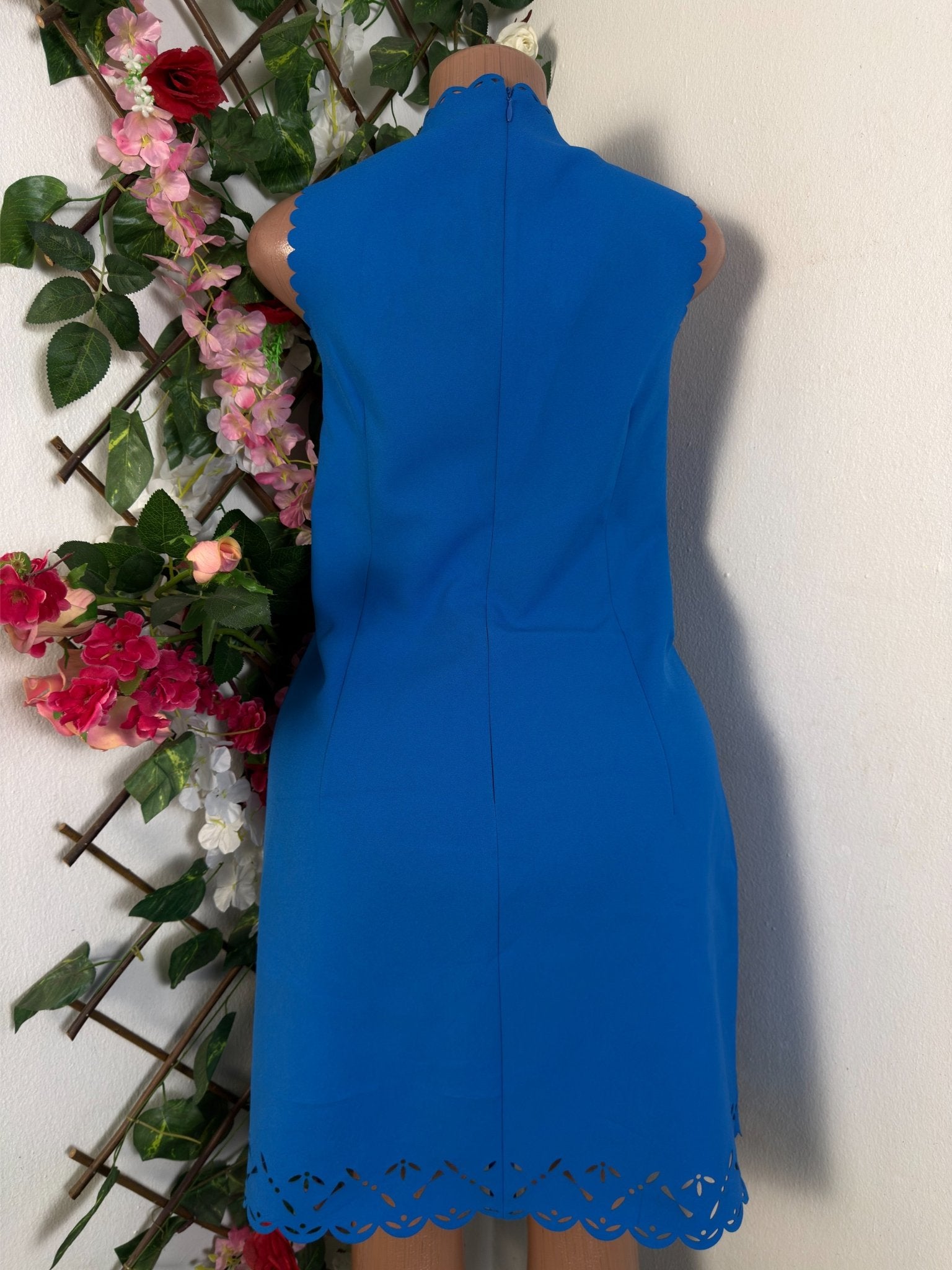 Robe élégante droite sans anches décollectée - Perluna Store