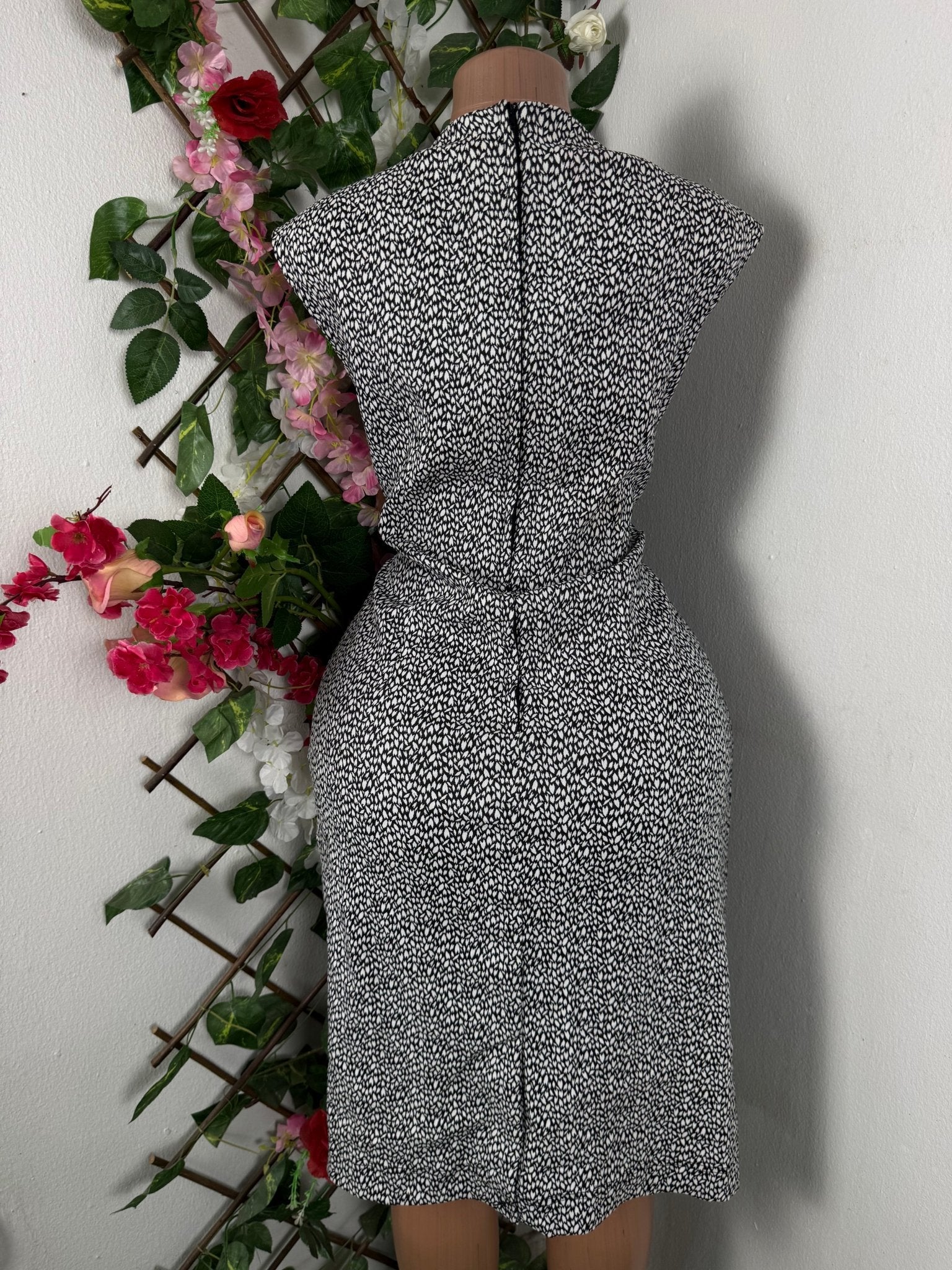 Robe élégante droite sans manchesdécollectée - Perluna Store