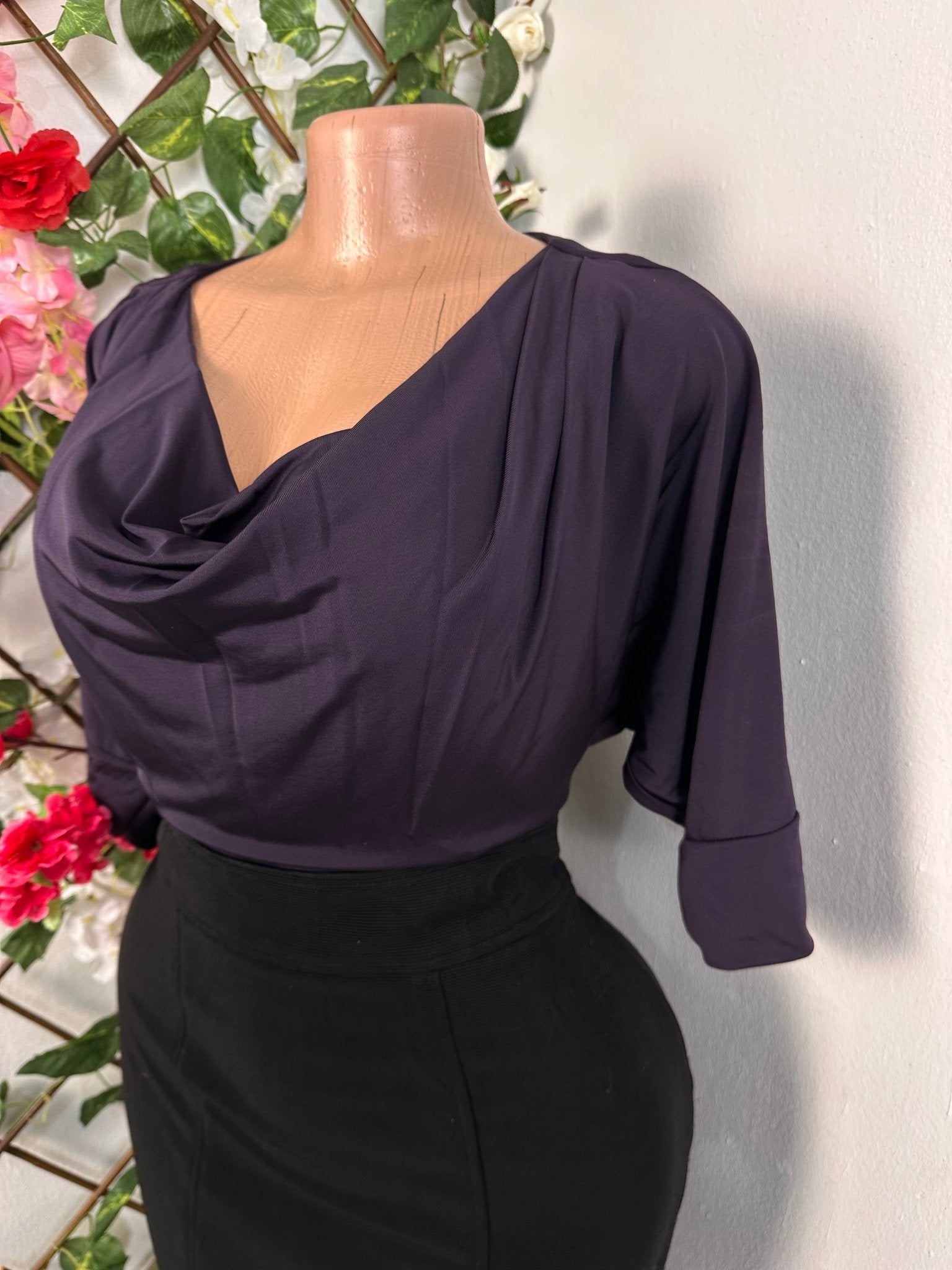 Robe élégante en satin doux décolleté drapé et manche 3/4 - Perluna Store - kinshasa