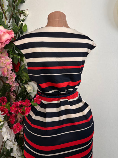 Robe élégante évasée avec de plie et railleur multicolore colle rond sans manche - Perluna Store - kinshasa