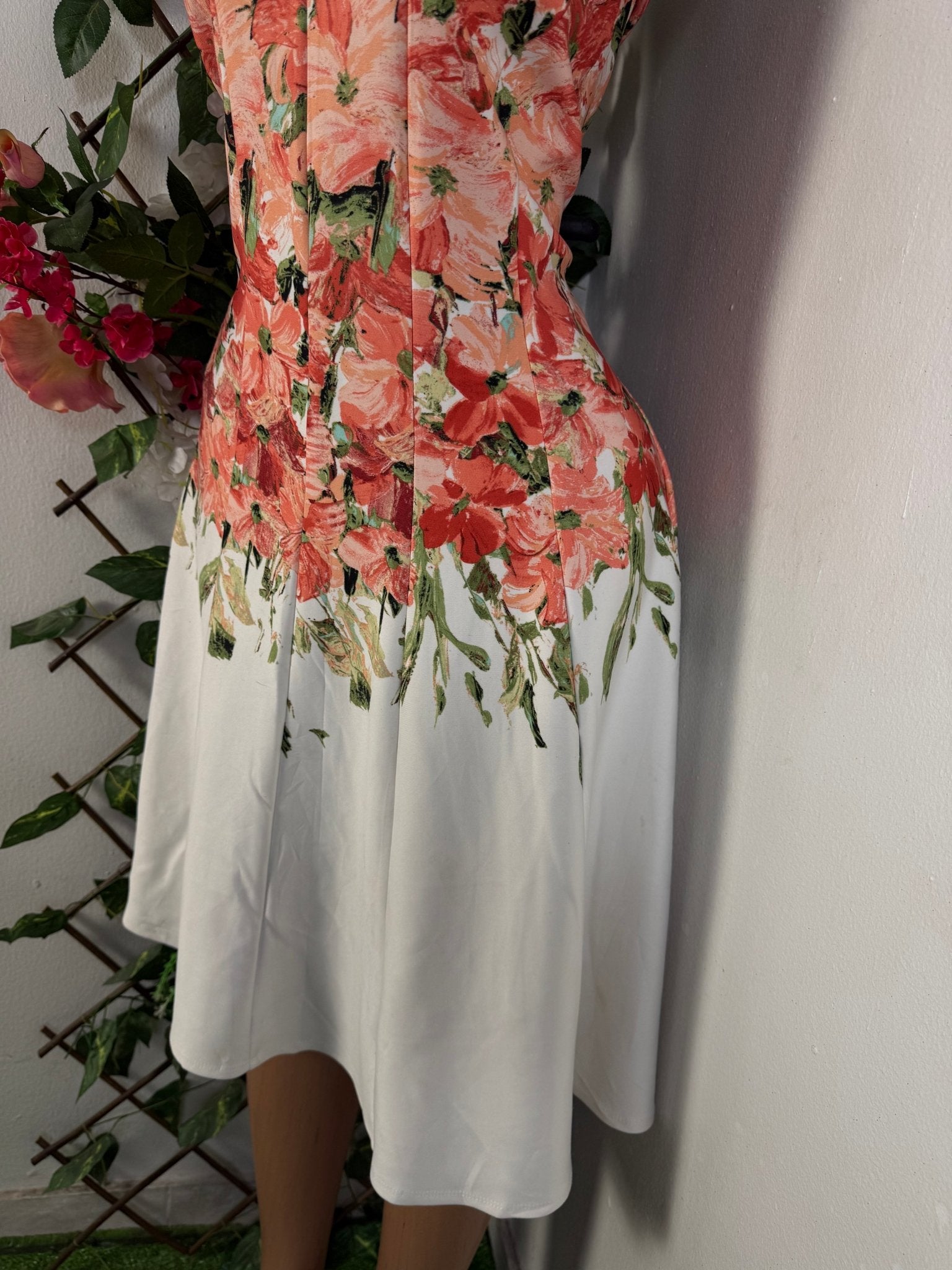 Robe élégante évasée sans manches - Perluna Store