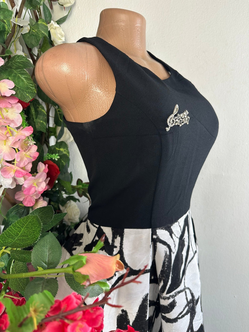 Robe élegante évasée sans manches - Perluna Store - kinshasa