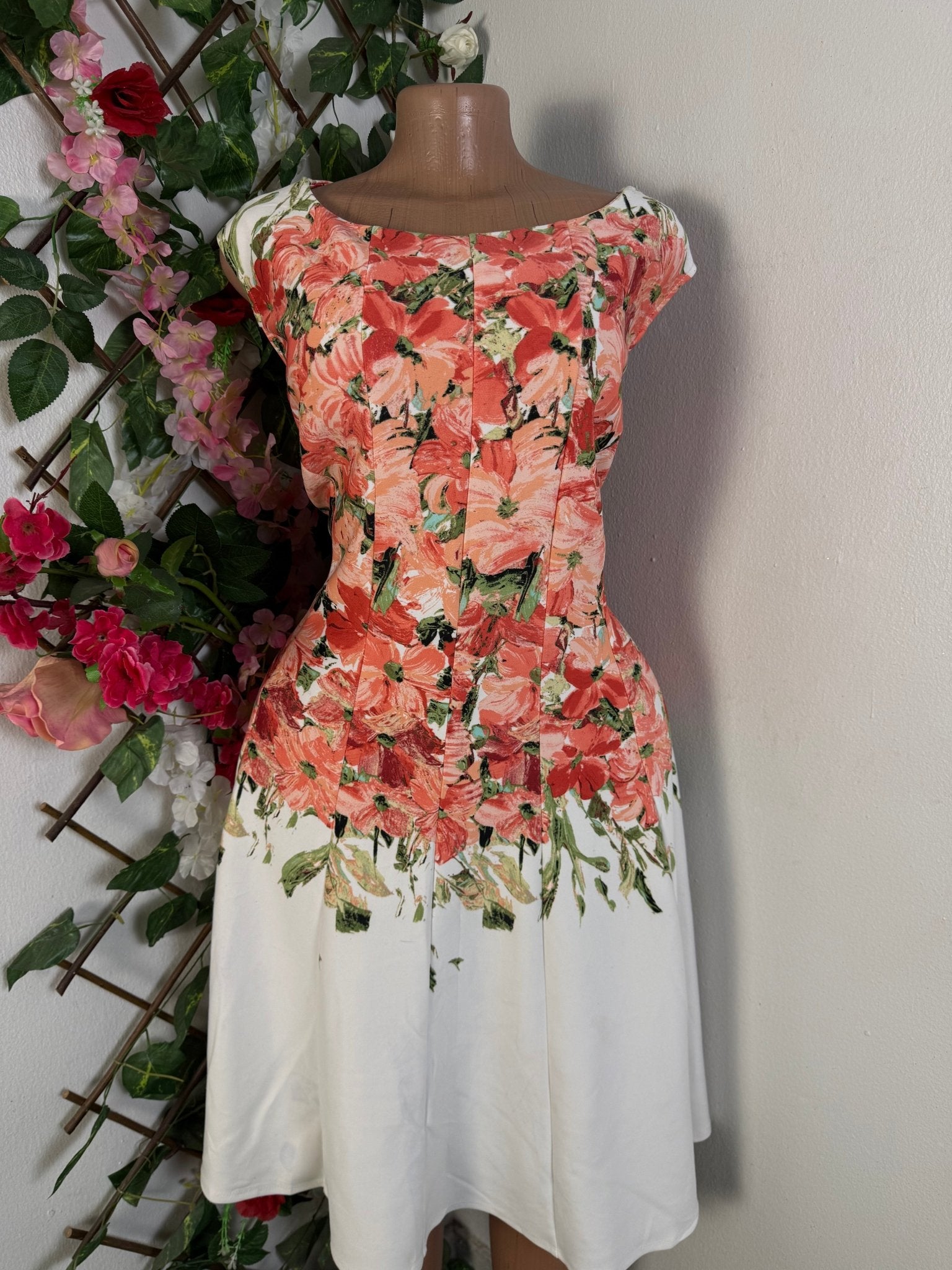 Robe élégante évasée sans manches - Perluna Store