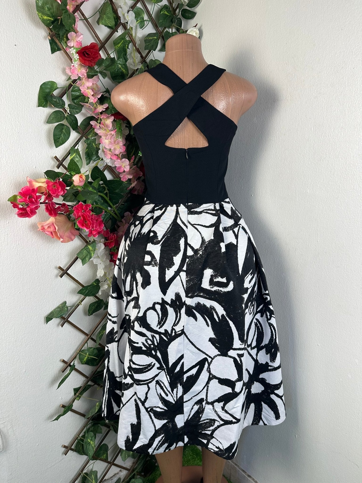 Robe élegante évasée sans manches - Perluna Store - kinshasa