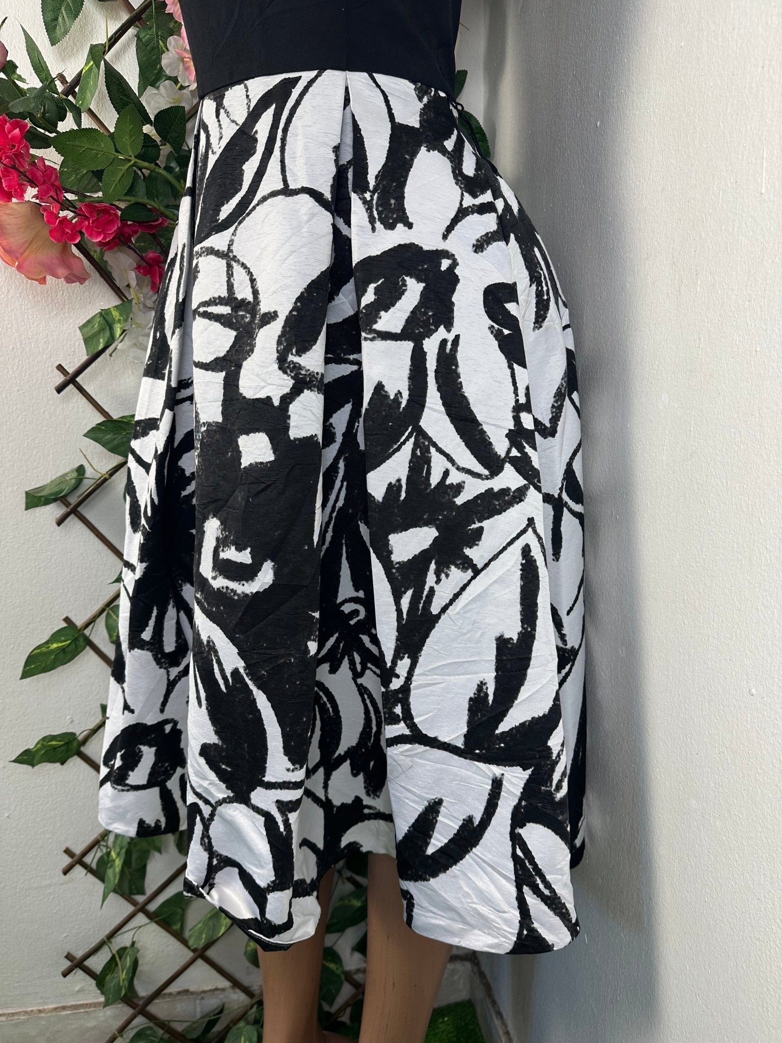 Robe élegante évasée sans manches - Perluna Store - kinshasa