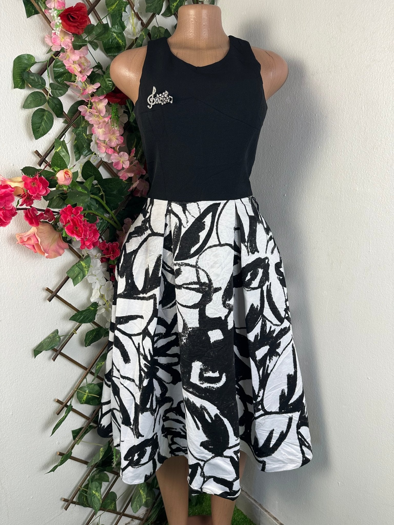 Robe élegante évasée sans manches - Perluna Store - kinshasa