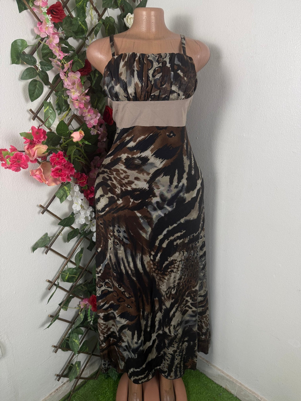 Robe élégante longue à fine bretelles ceintrée - Perluna Store