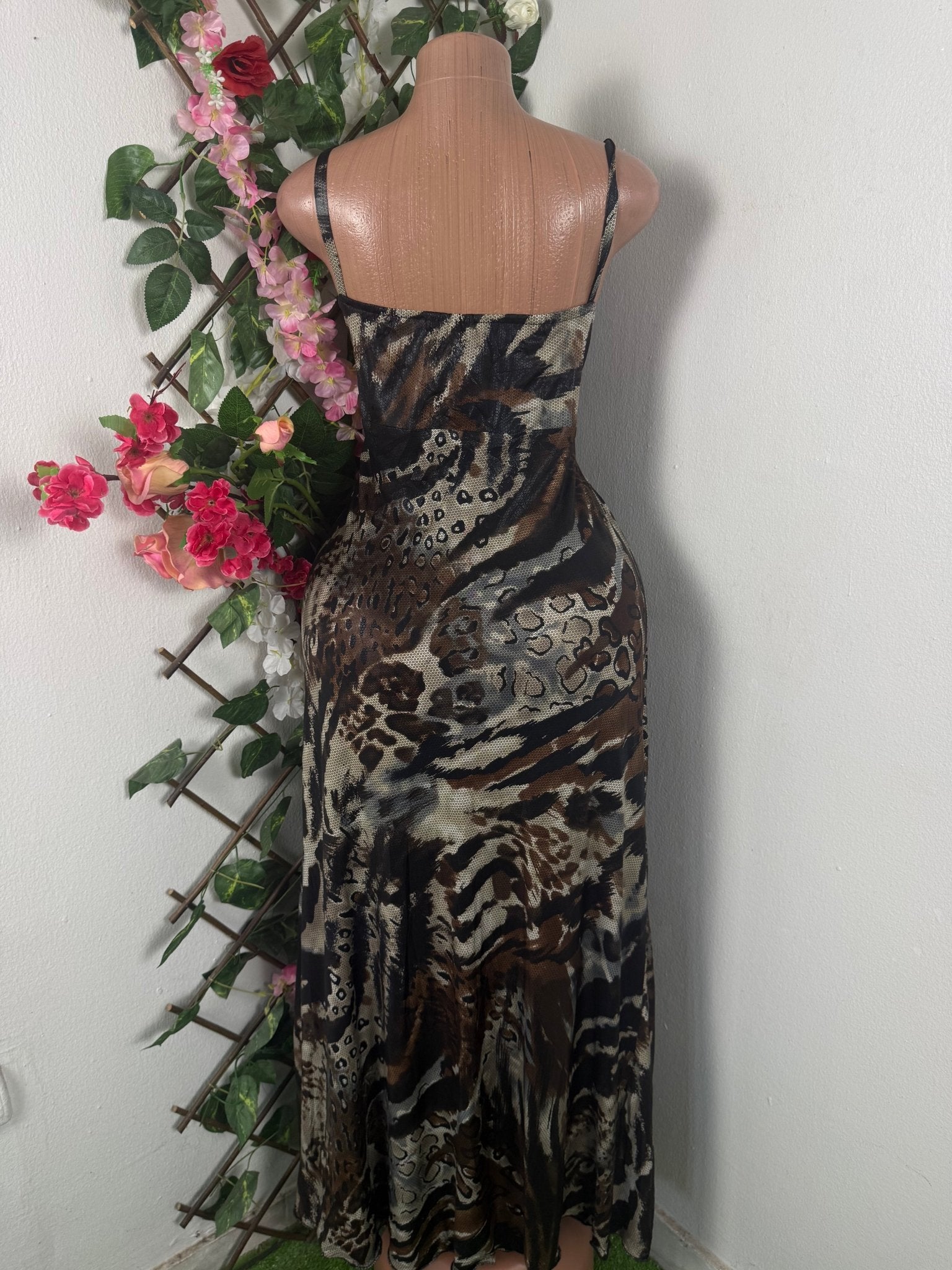Robe élégante longue à fine bretelles ceintrée - Perluna Store