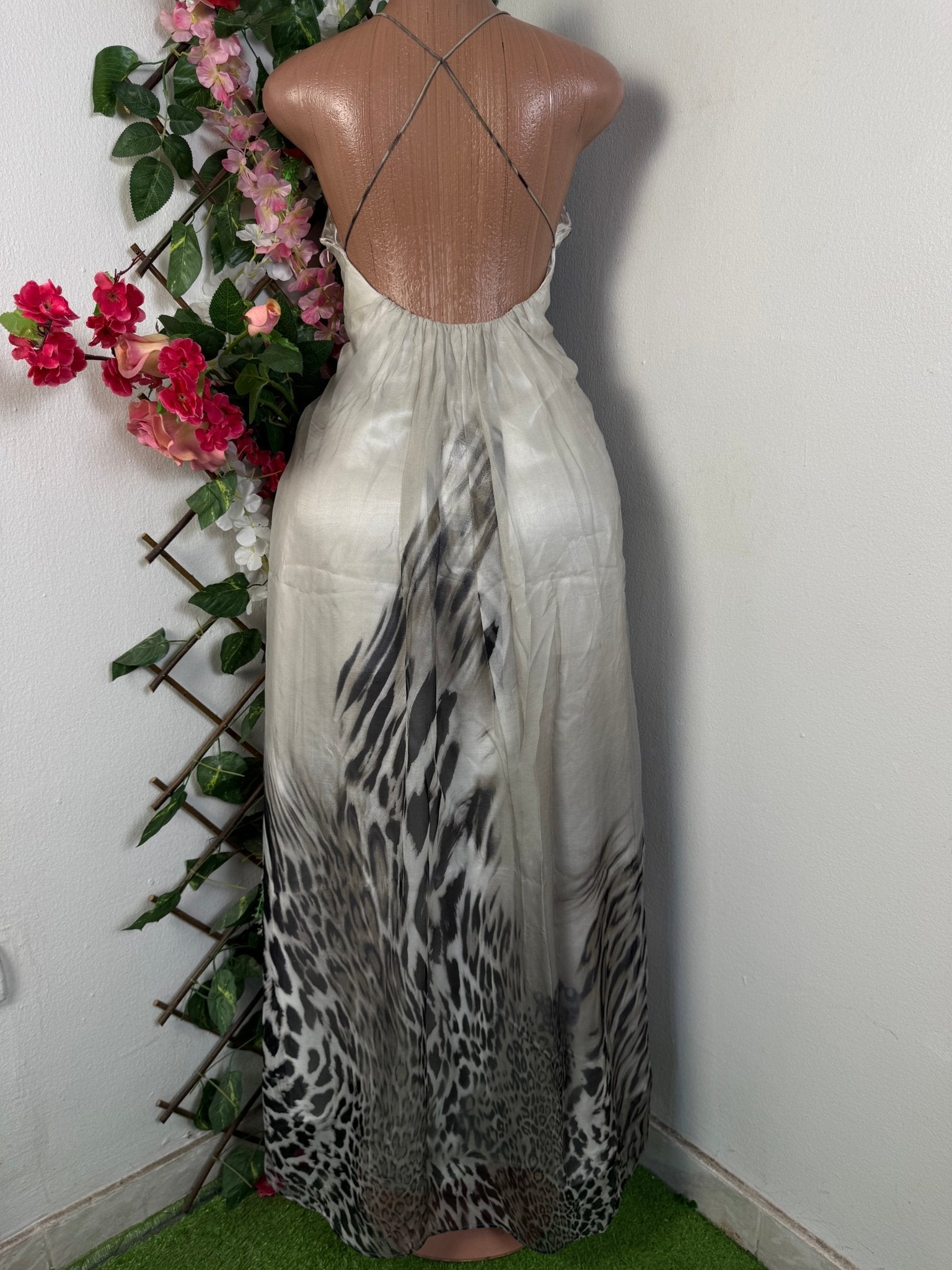 Robe élégante longue à fine bretelles dos - nu - Perluna Store - kinshasa