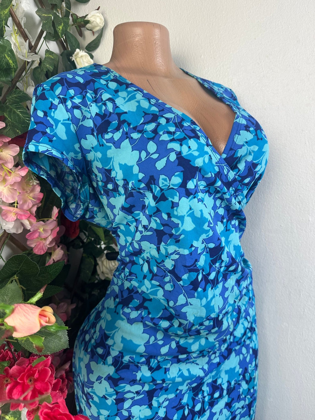 Robe élegante manches courtes col V - Perluna Store - kinshasa