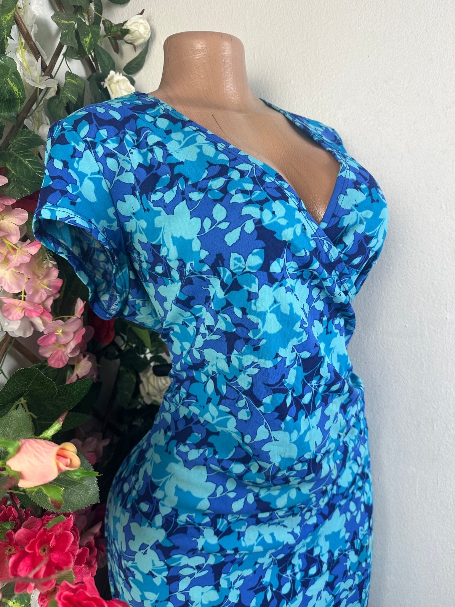 Robe élegante manches courtes col V - Perluna Store - kinshasa