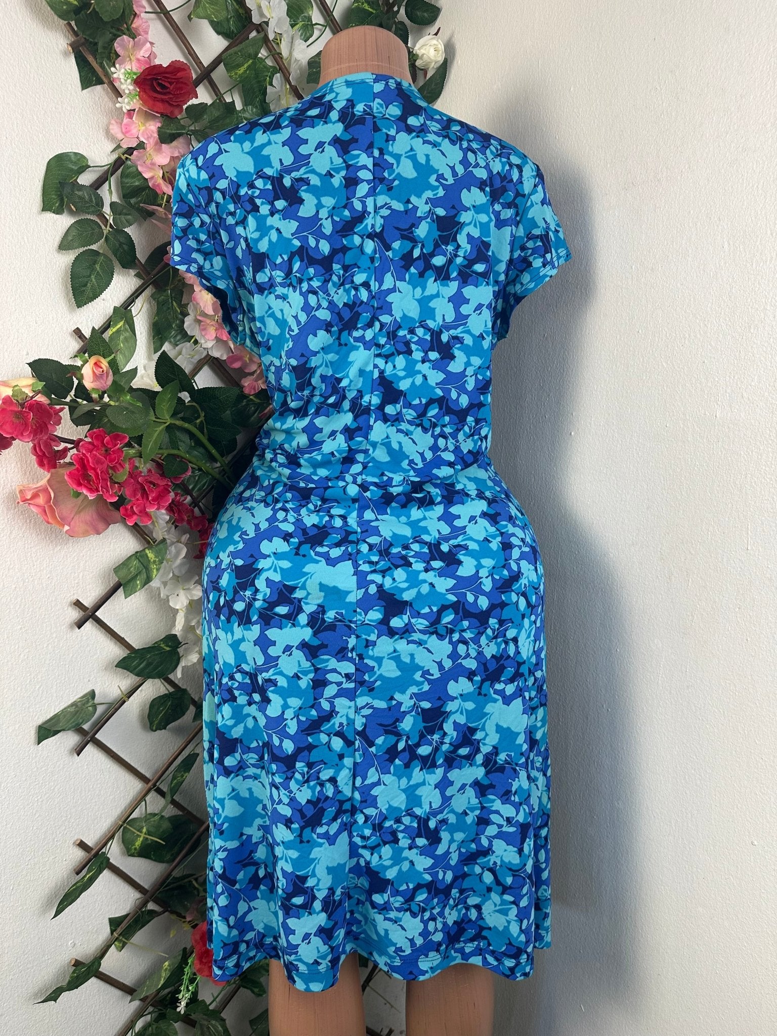 Robe élegante manches courtes col V - Perluna Store - kinshasa