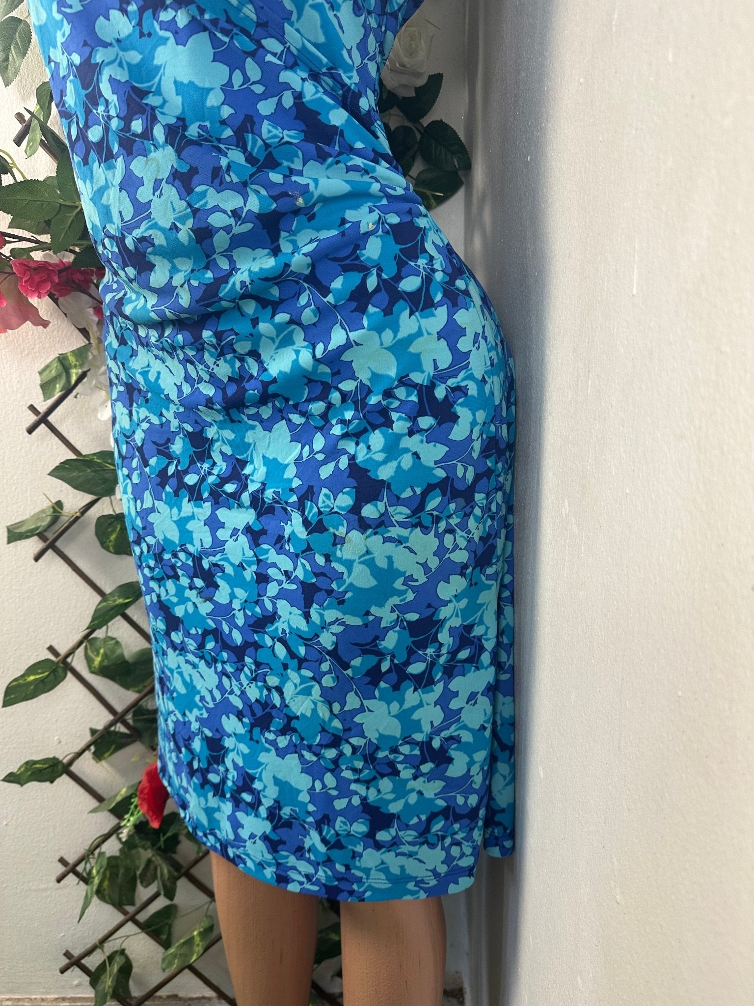 Robe élegante manches courtes col V - Perluna Store - kinshasa