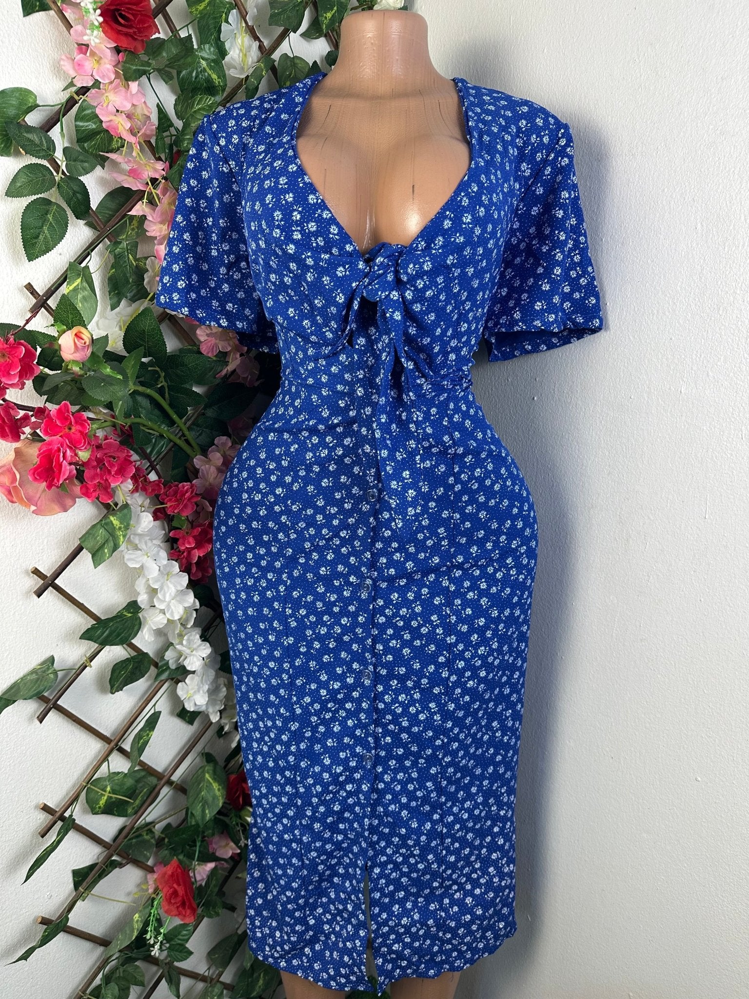 Robe élegante manches courtes décollectée - Perluna Store - kinshasa