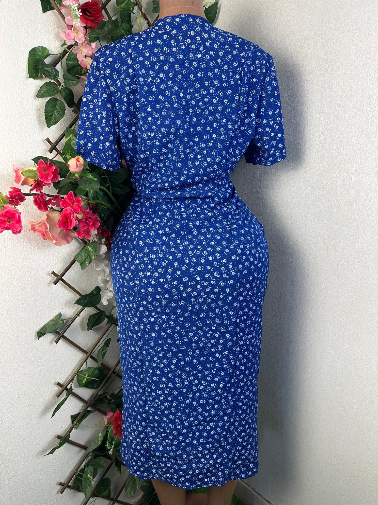 Robe élegante manches courtes décollectée - Perluna Store - kinshasa