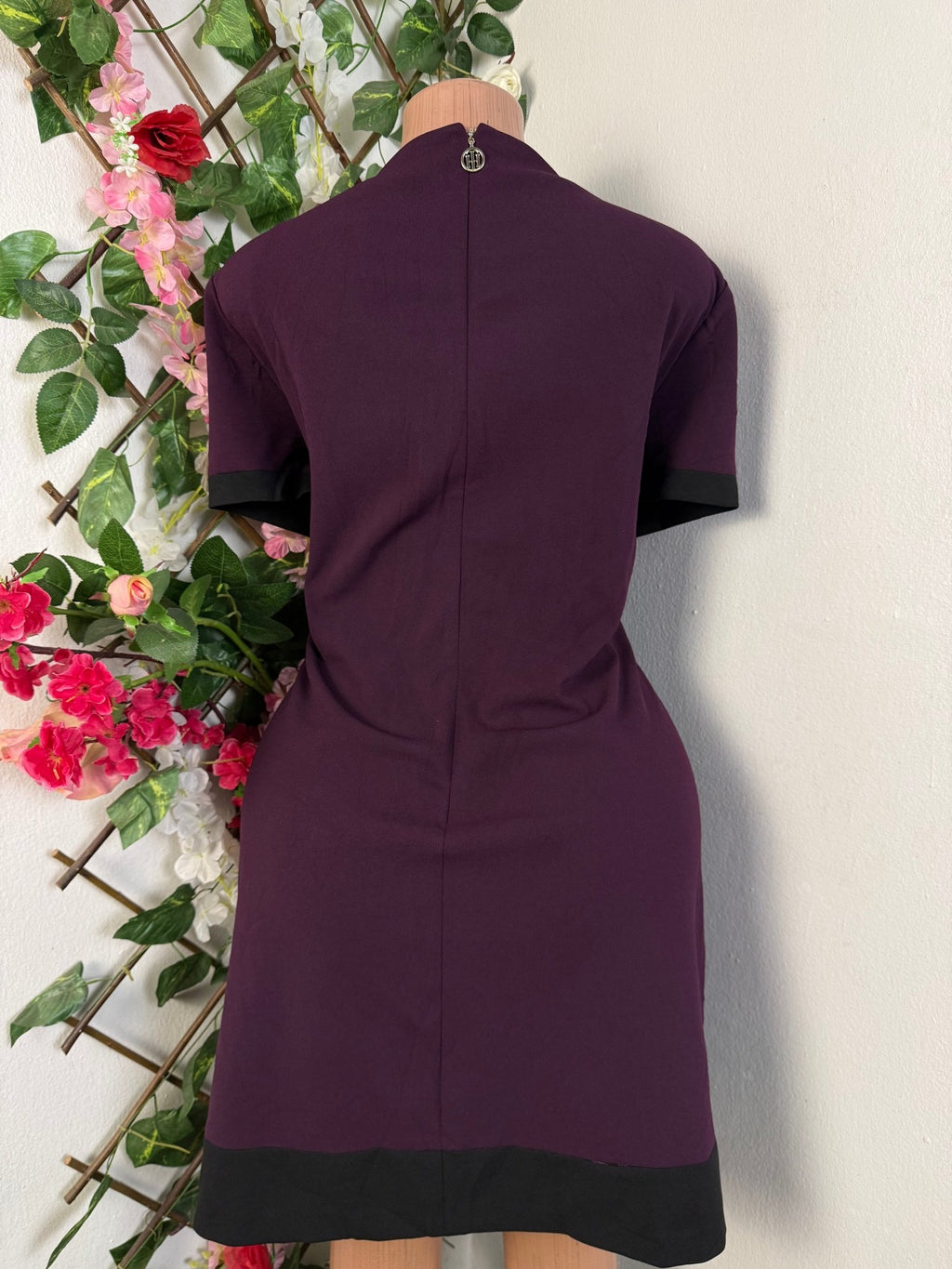 Robe élégante manches courtes décollectée - Perluna Store - kinshasa