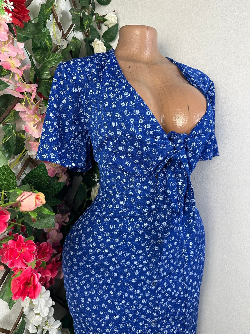 Robe élegante manches courtes décollectée - Perluna Store - kinshasa