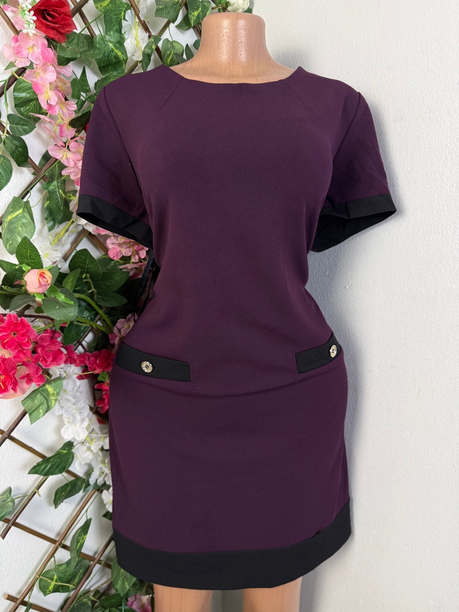 Robe élégante manches courtes décollectée - Perluna Store - kinshasa