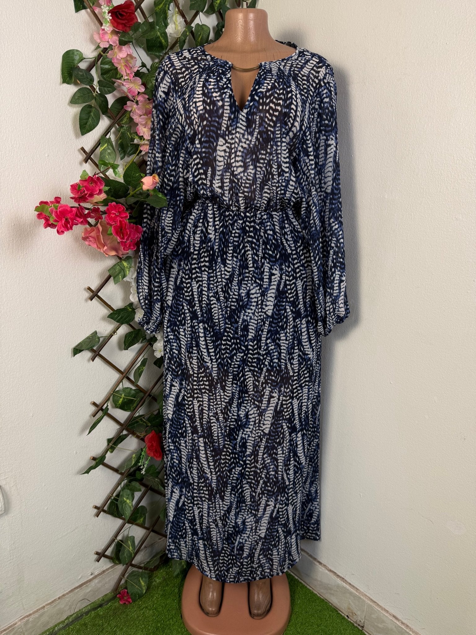 Robe élégante manches longue cintrée - Perluna Store - kinshasa