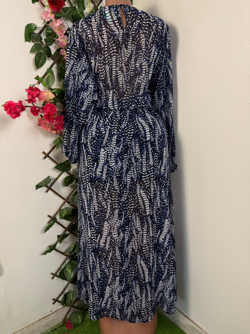 Robe élégante manches longue cintrée - Perluna Store - kinshasa