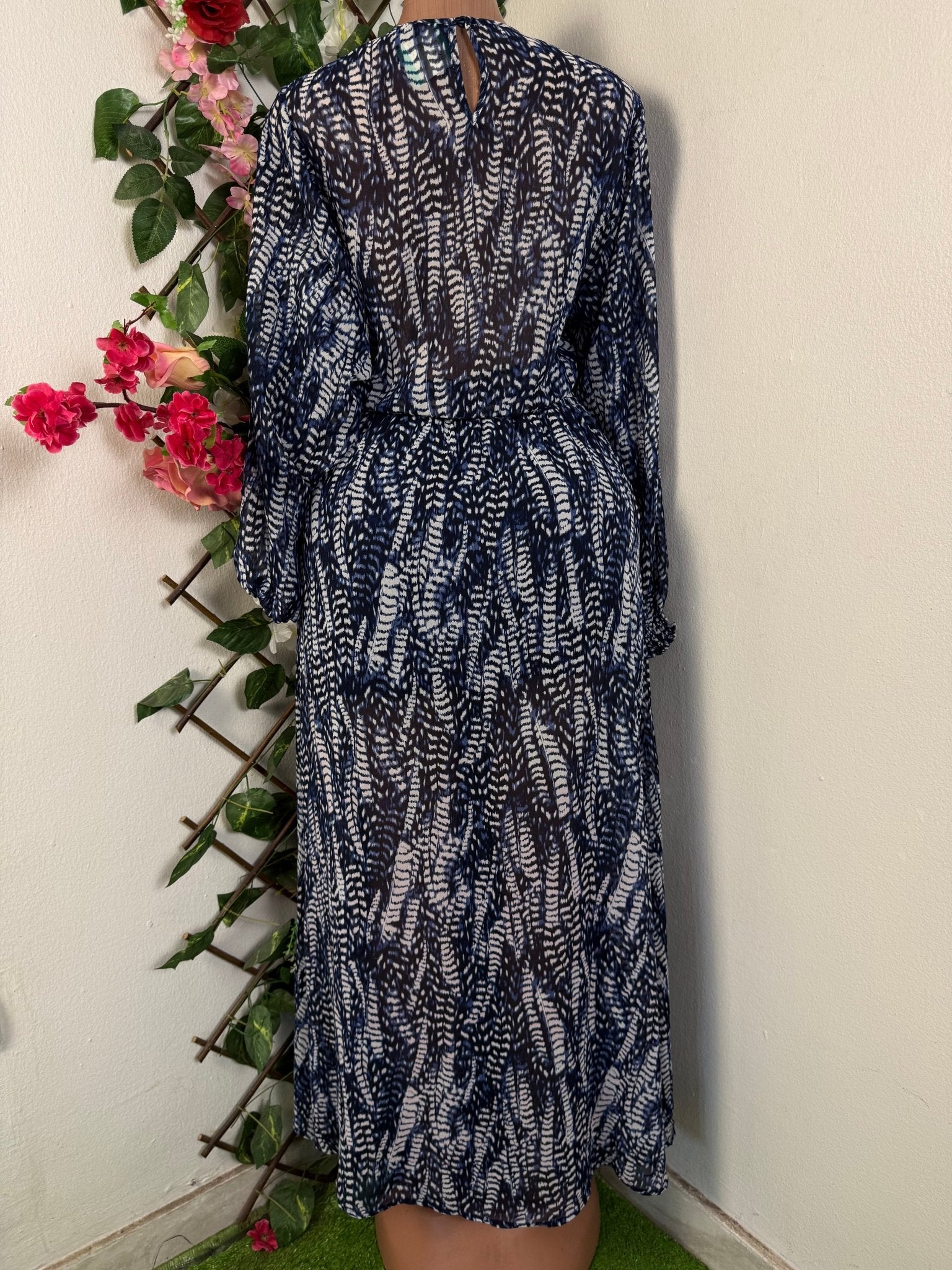 Robe élégante manches longue cintrée - Perluna Store - kinshasa