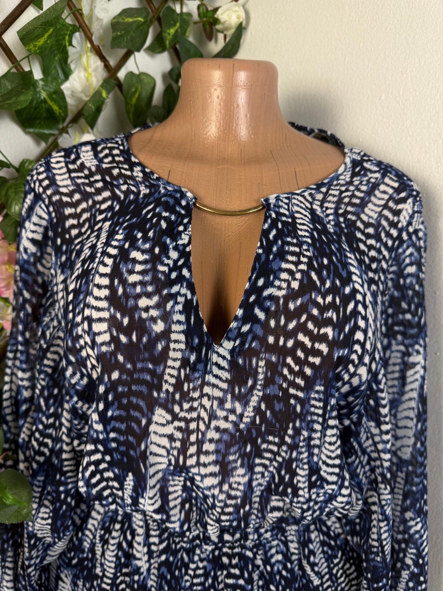 Robe élégante manches longue cintrée - Perluna Store - kinshasa